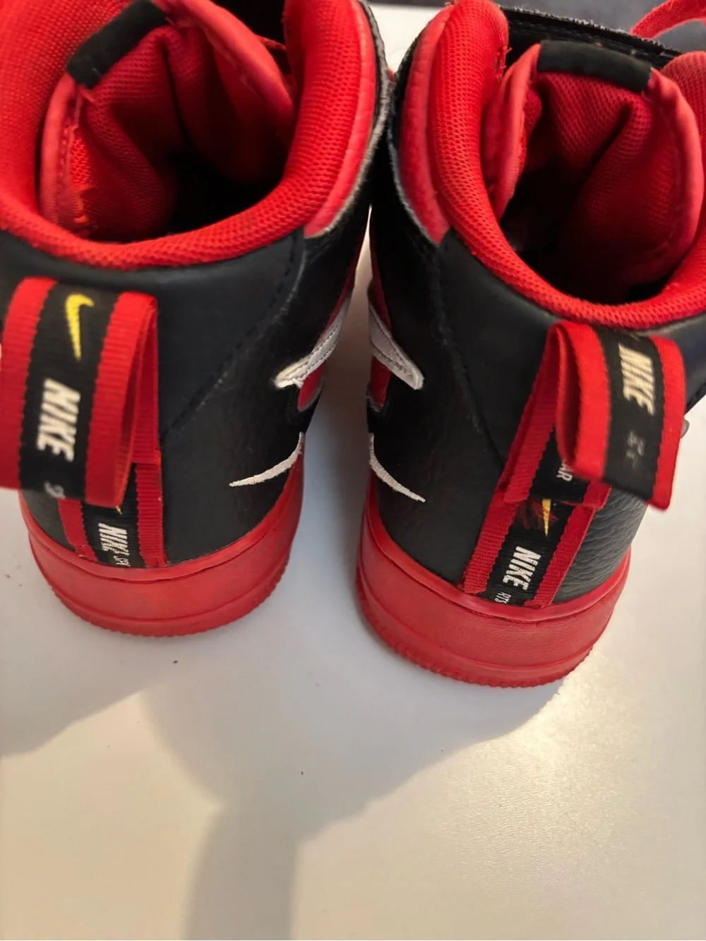Nike (GS) Air Force 1 Mid LV8 'University Red'